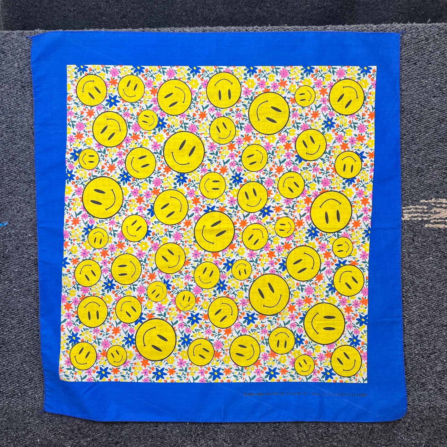 HAV-A-HANK Smiley Flower Bandana with All Over Print Pattern
