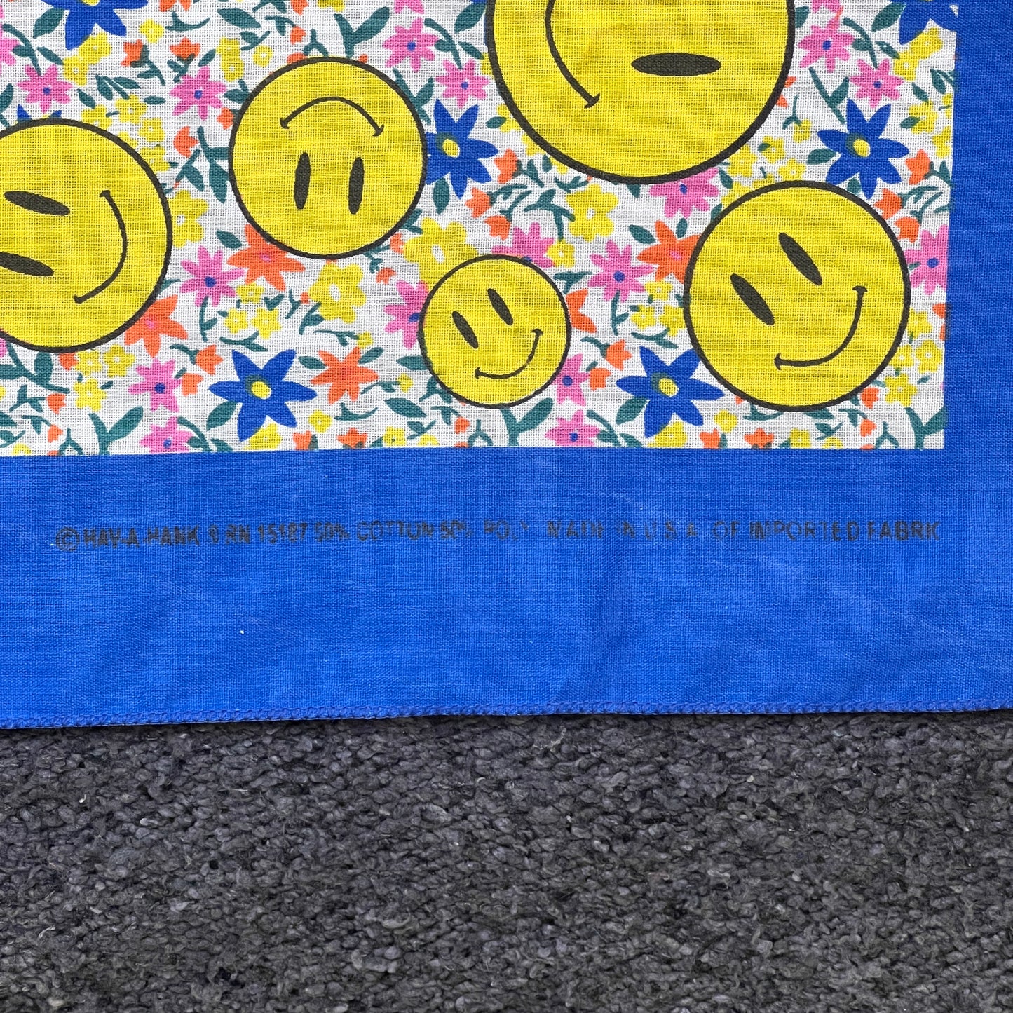HAV-A-HANK Smiley Flower Bandana with All Over Print Pattern