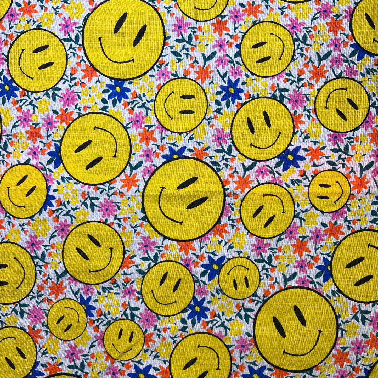 HAV-A-HANK Smiley Flower Bandana with All Over Print Pattern
