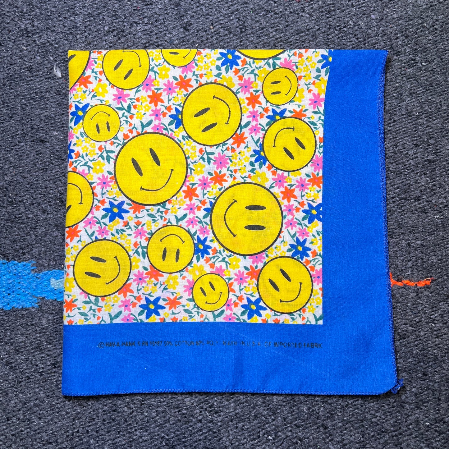 HAV-A-HANK Smiley Flower Bandana with All Over Print Pattern