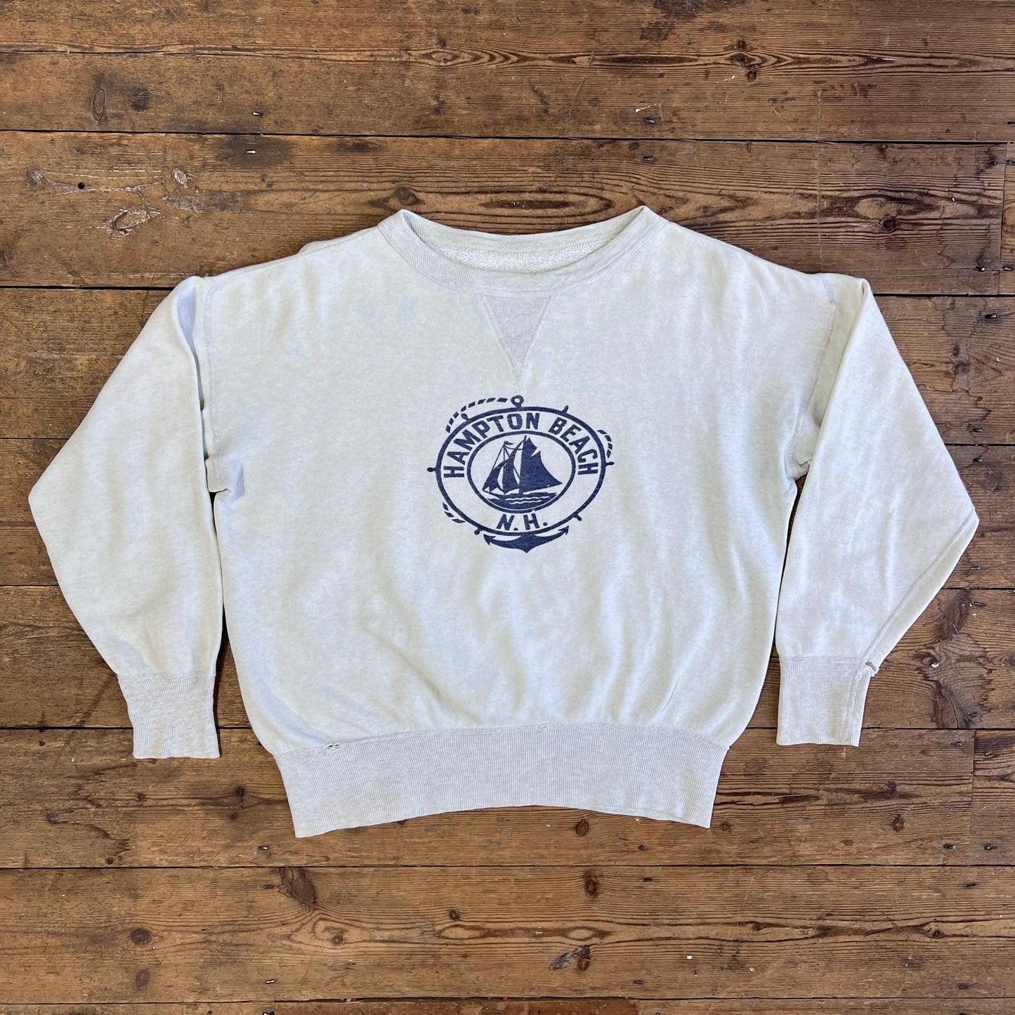 1950s Single V Heather Light Grey Sweatshirt with Hampton Beach N.H. Print