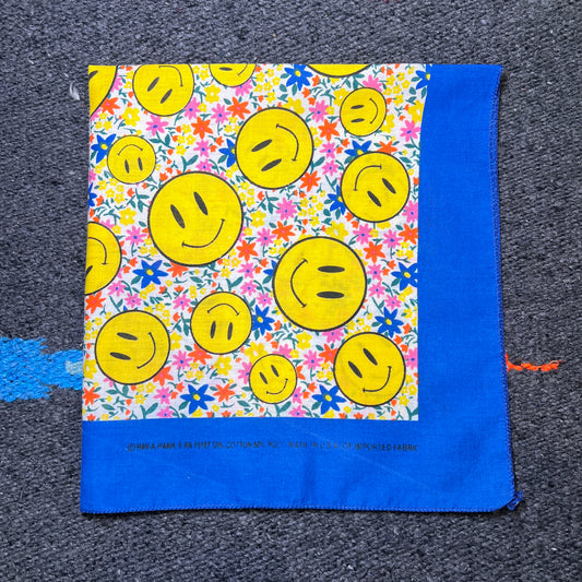 HAV-A-HANK Smiley Flower Bandana with All Over Print Pattern