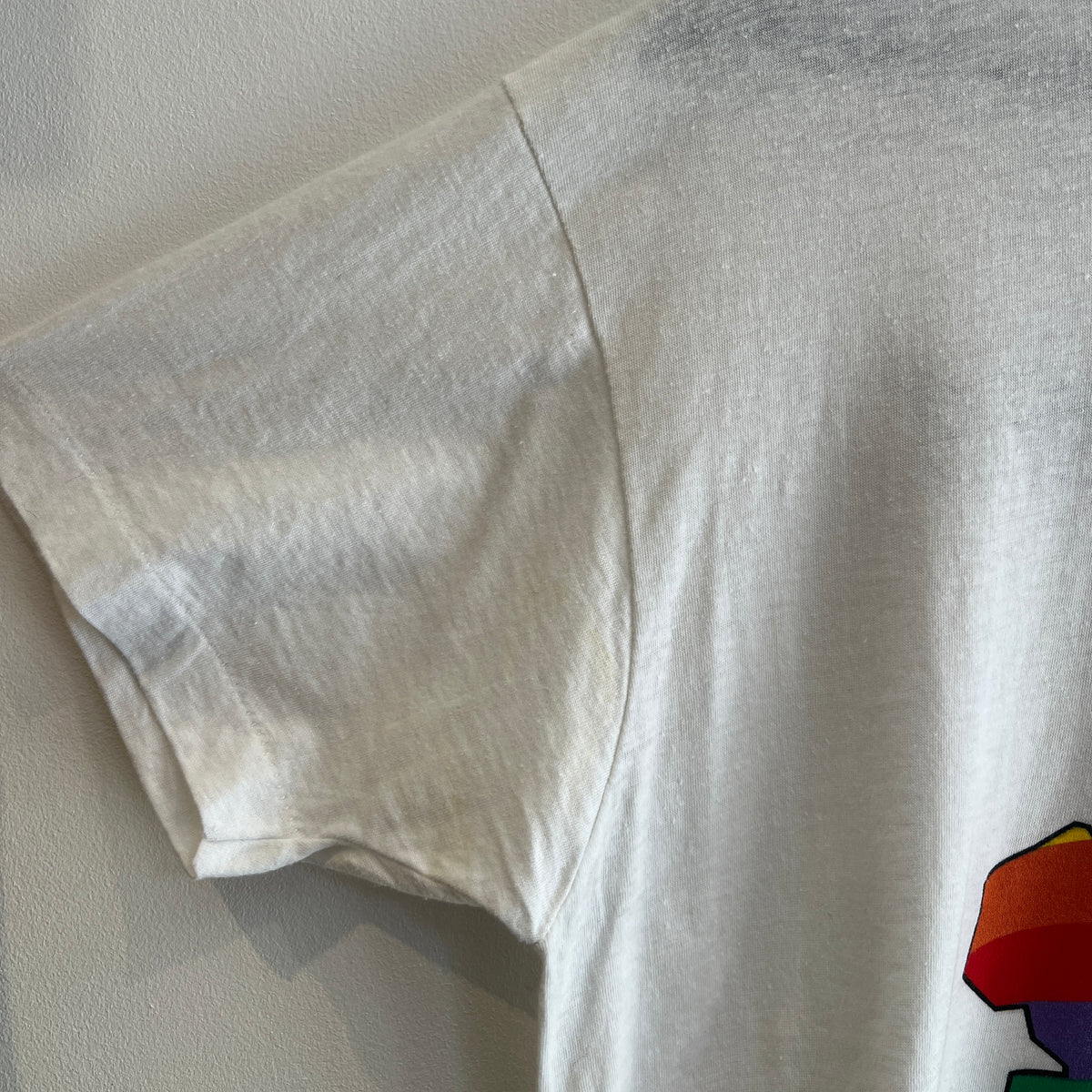 1985s Live Aid Logo T-Shirt with This Shirt Saves Lives Letters Print