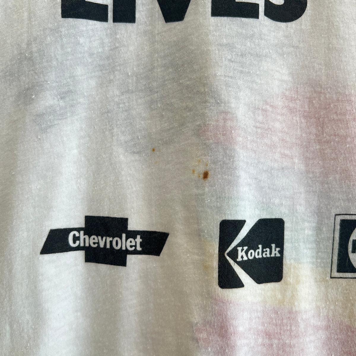 1985s Live Aid Logo T-Shirt with This Shirt Saves Lives Letters Print