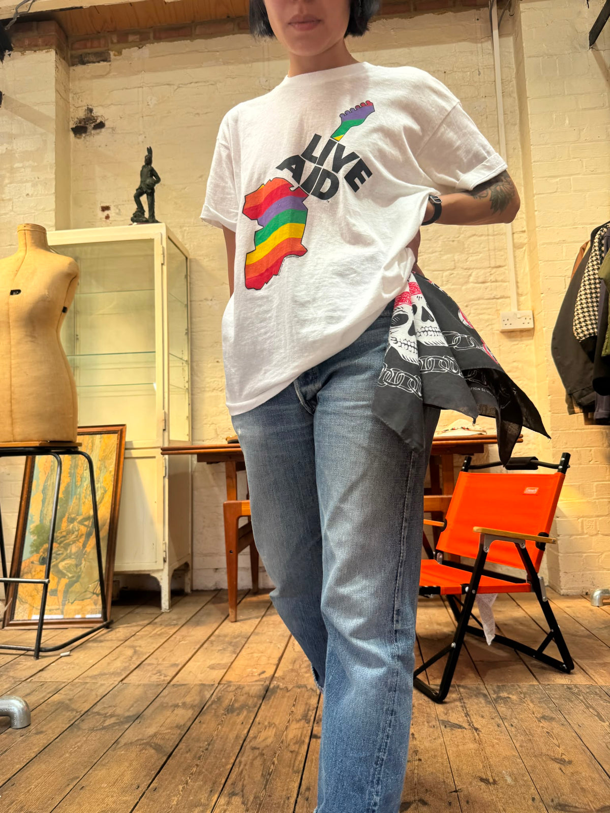 1985s Live Aid Logo T-Shirt with This Shirt Saves Lives Letters Print